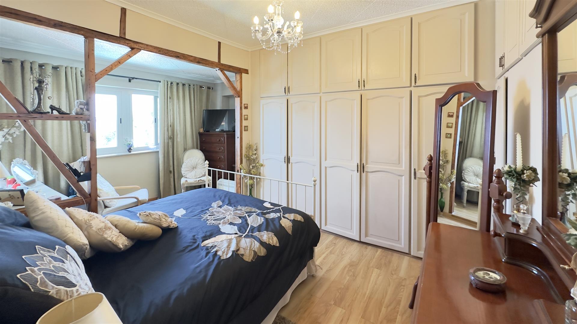 Image of House - 5 Bedrooms - 4 Bathrooms for Sale in Other South District-Gibraltar, Image 27